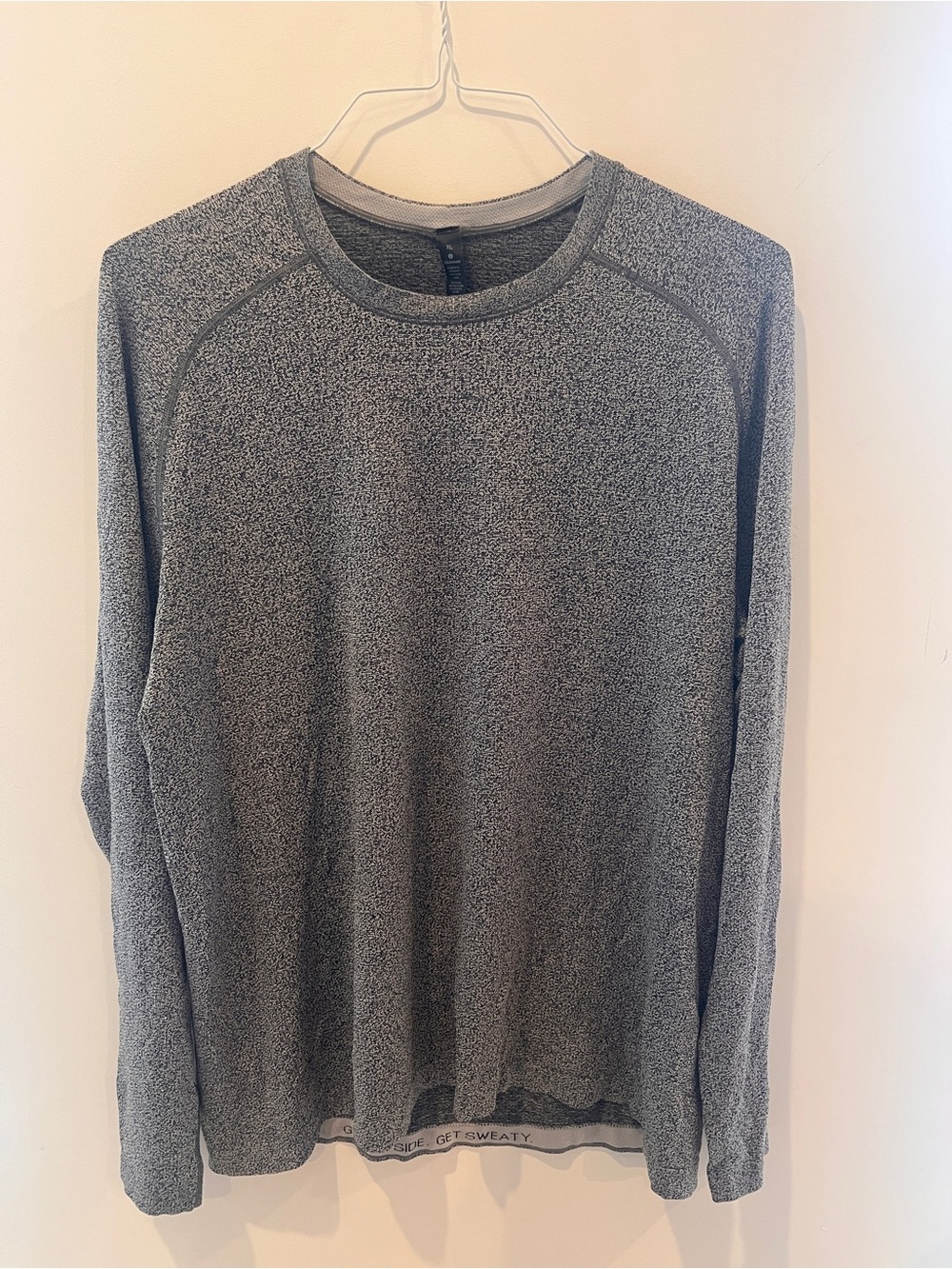 lululemon athletica Men's Heather Gray Crewneck Long sleeve workout shirt